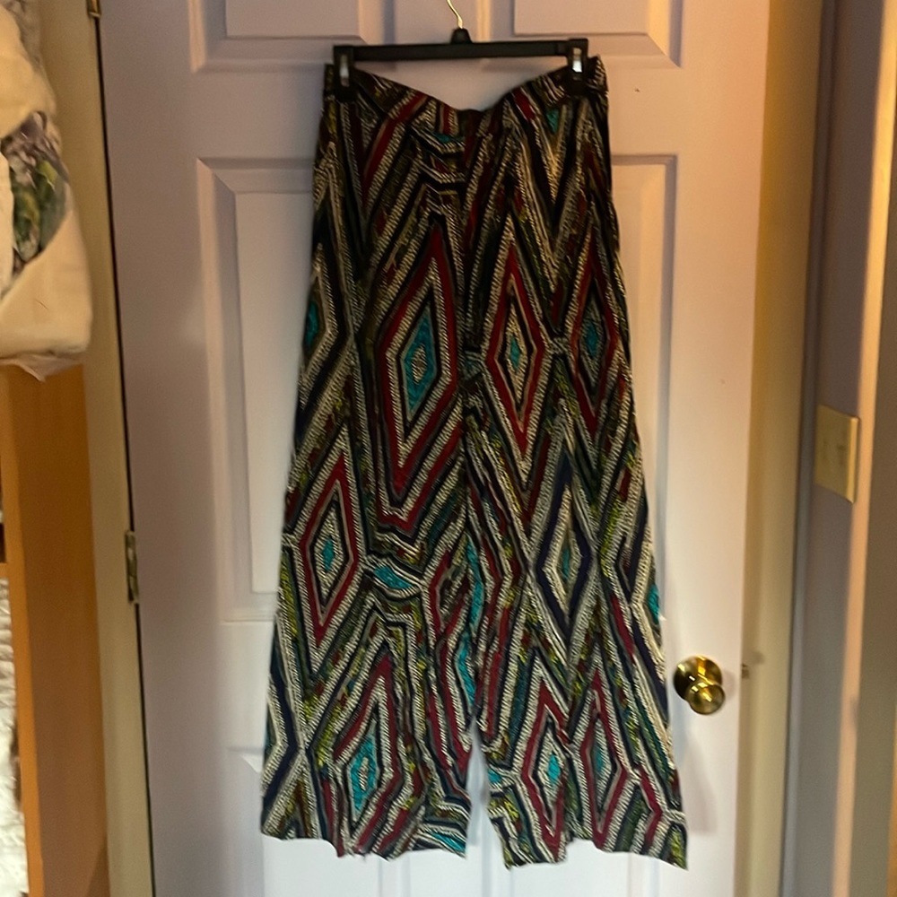 Women’s never worn wide leg flowy pant